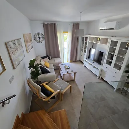Lazuli Yellow House Nr 5 Meneou