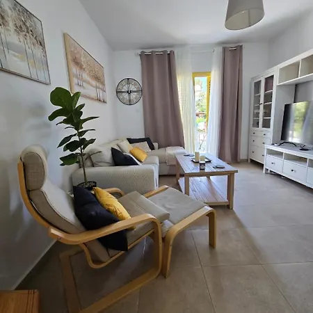 Lazuli Yellow House Nr 5 Casa vacanze Meneou
