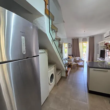 Lazuli Yellow House Nr 5 * Meneou