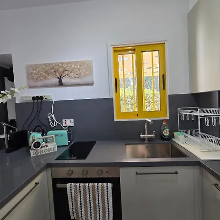 Lazuli Yellow House Nr 5