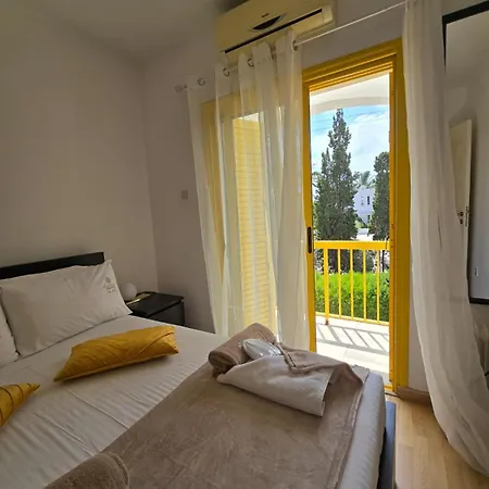 Lazuli Yellow House Nr 5