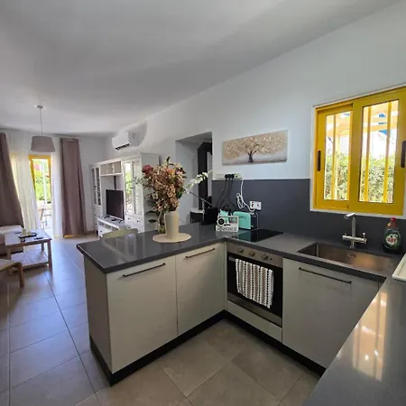 Casa de Férias Lazuli Yellow House Nr 5 *