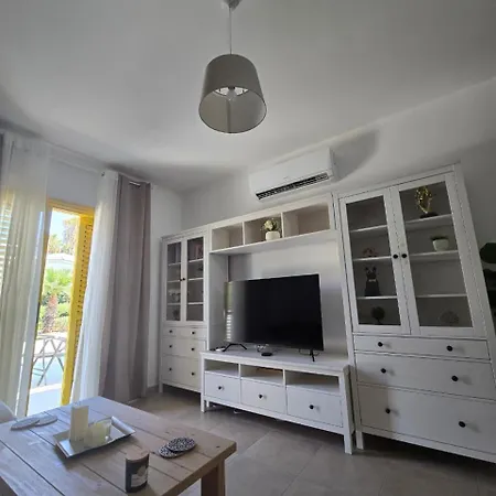 Lazuli Yellow House Nr 5 Meneou