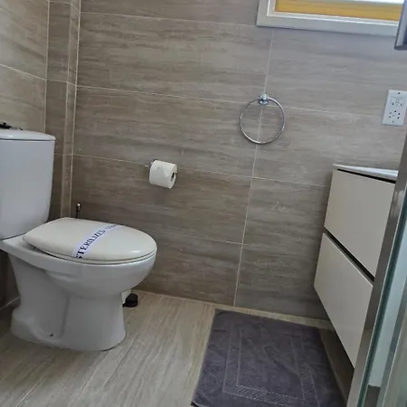 Lazuli Yellow House Nr 5 * Meneou